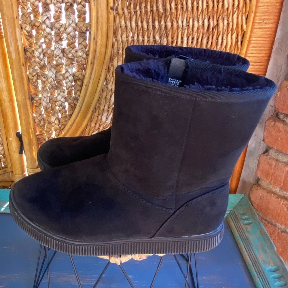 Cat & Jack Black Girls Suede Boots Size 2 Gently Used Warm and Cozy